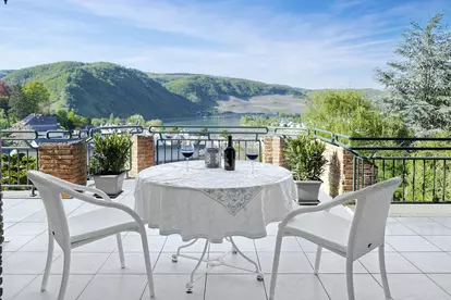 Terrasse mit Rheinblick